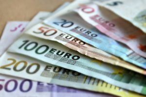 Jak zainwestować 3 000 euro